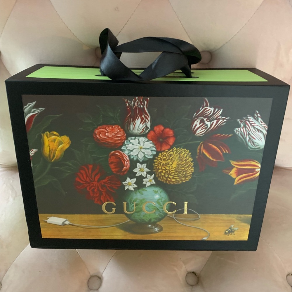 Gucci magnetic purse box